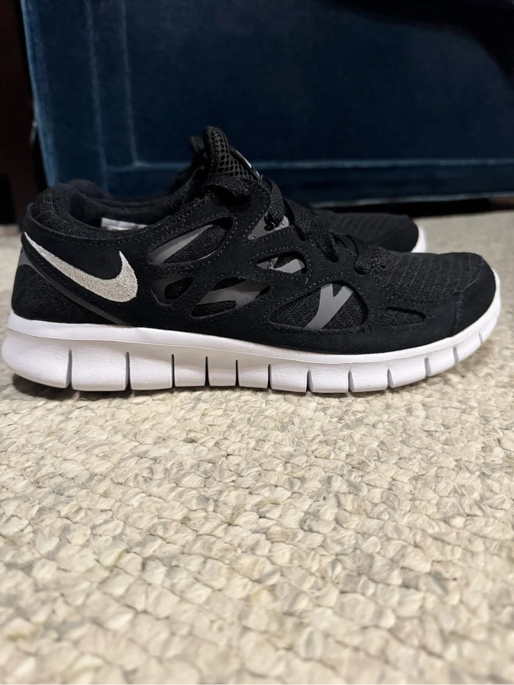Men’s Nike Free Run 2 black and white size 8.5 amazing condition
